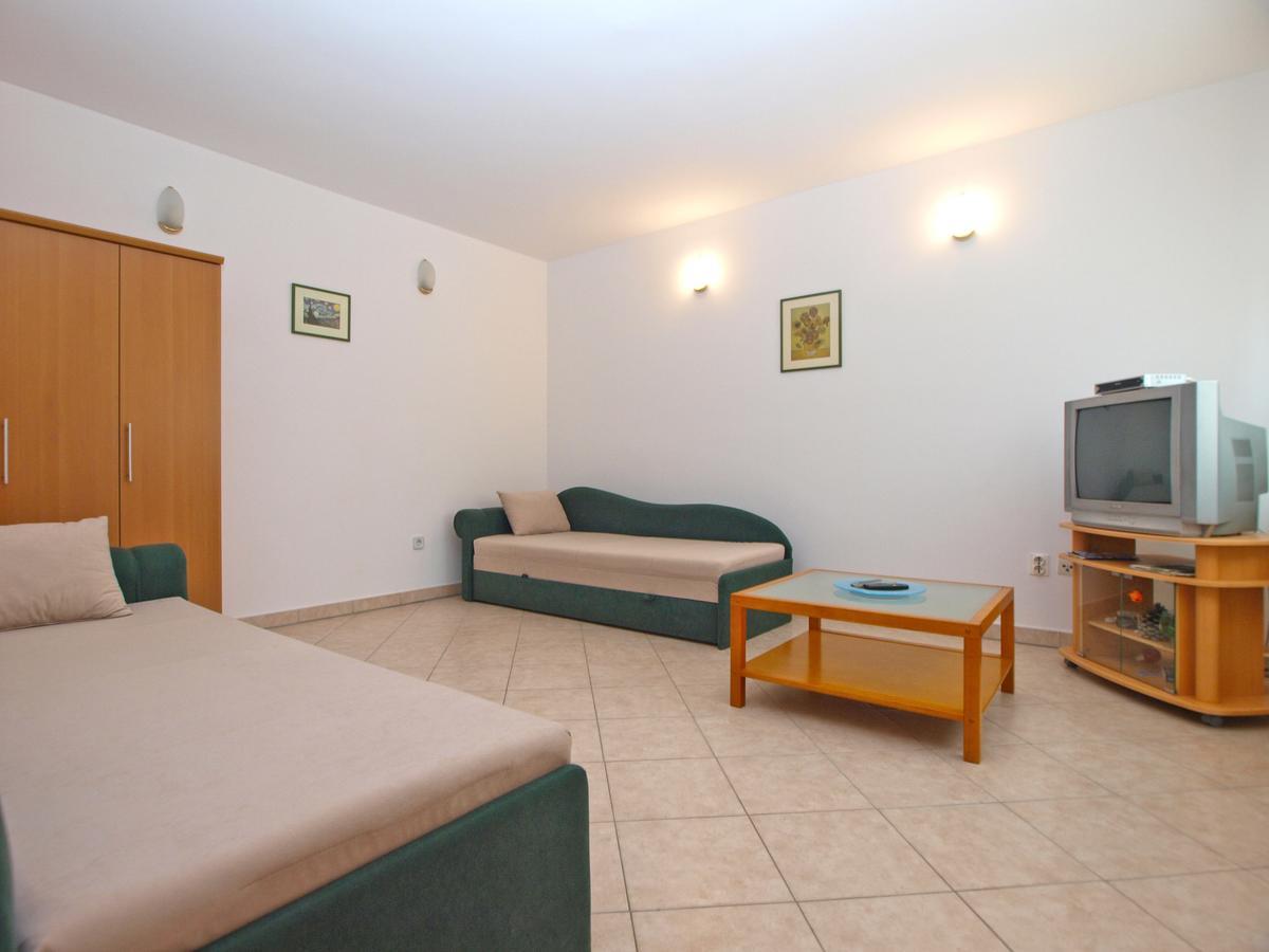 Apartment Alma 1600 Pula Luaran gambar