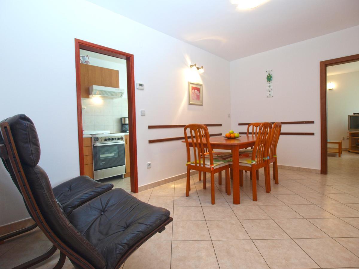 Apartment Alma 1600 Pula Luaran gambar