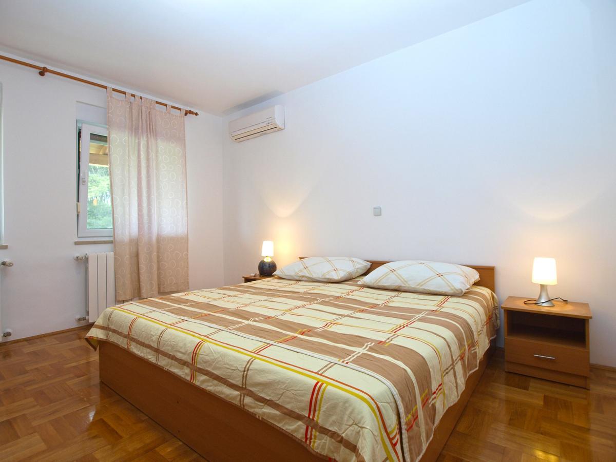 Apartment Alma 1600 Pula Luaran gambar