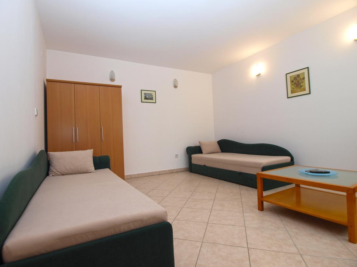 Apartment Alma 1600 Pula Luaran gambar